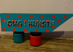 Schild gestrichen mit Yellowchair Rot Nr. 5 und Blaugrün Nr. 125