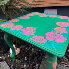 Tisch gestrichen mit Yellowchair Kleegrün Nr. 25 , Fuchsia und Orange