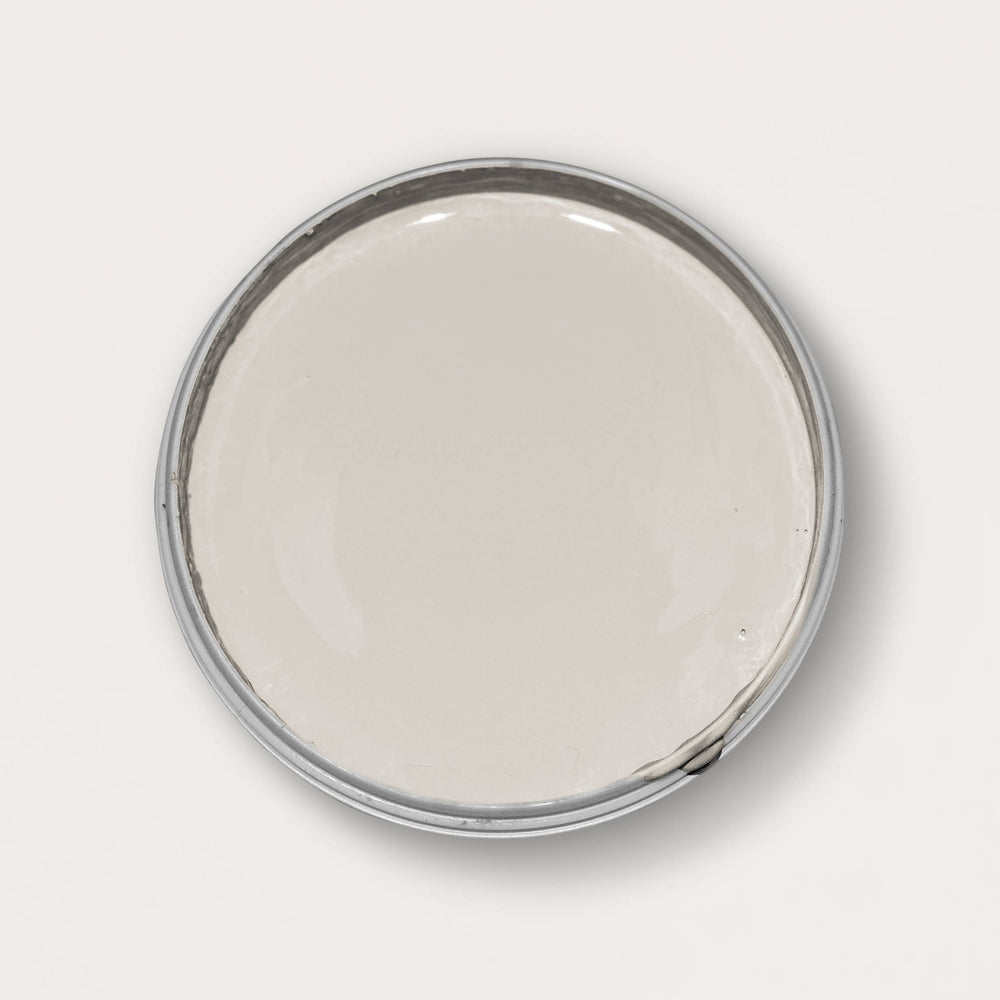 Blick in die geöffnete Yellowchair Kreidefarbe Dose Marisa Grey