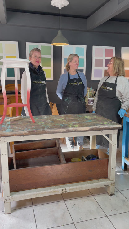 Workshop "Designing furniture with yellowchair chalk paint and wax" in Riegel