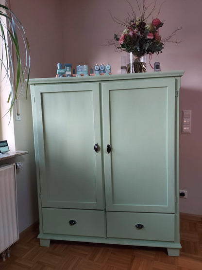 yellowchair chalk paint no. 121 / one two one / sage green