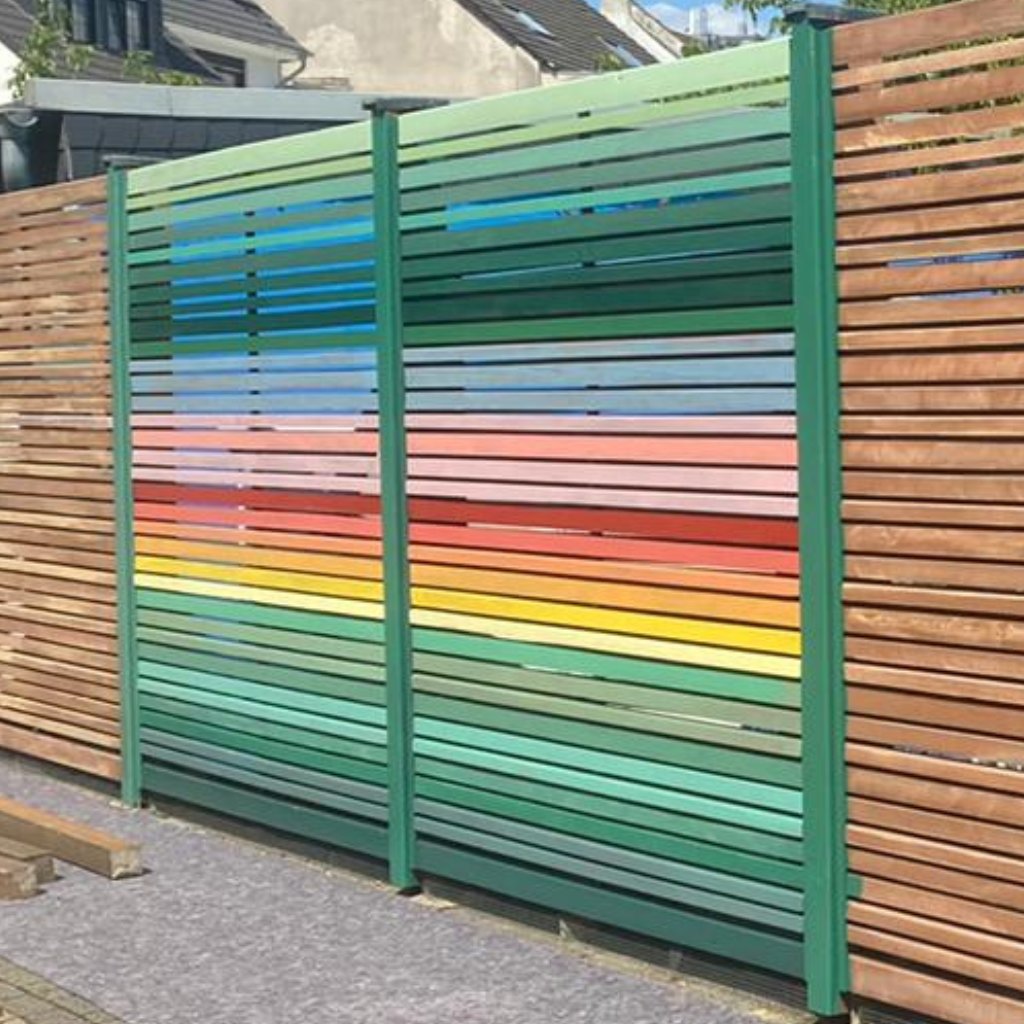 Zaun gestrichen mit den Yellowchair Außenfarben