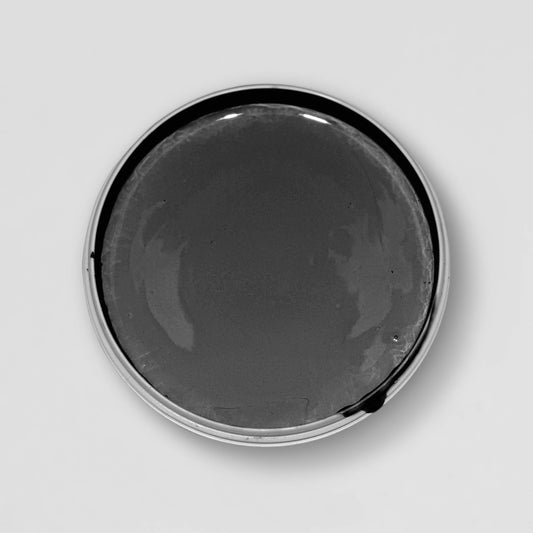 Blick in die geöffnete Yellowchair Kreidefarbe Dose Nr. 10