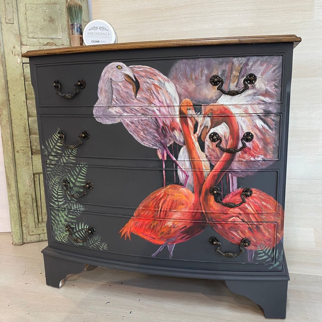 Schwarze Kommode mit Decoupage Papier Flamingos