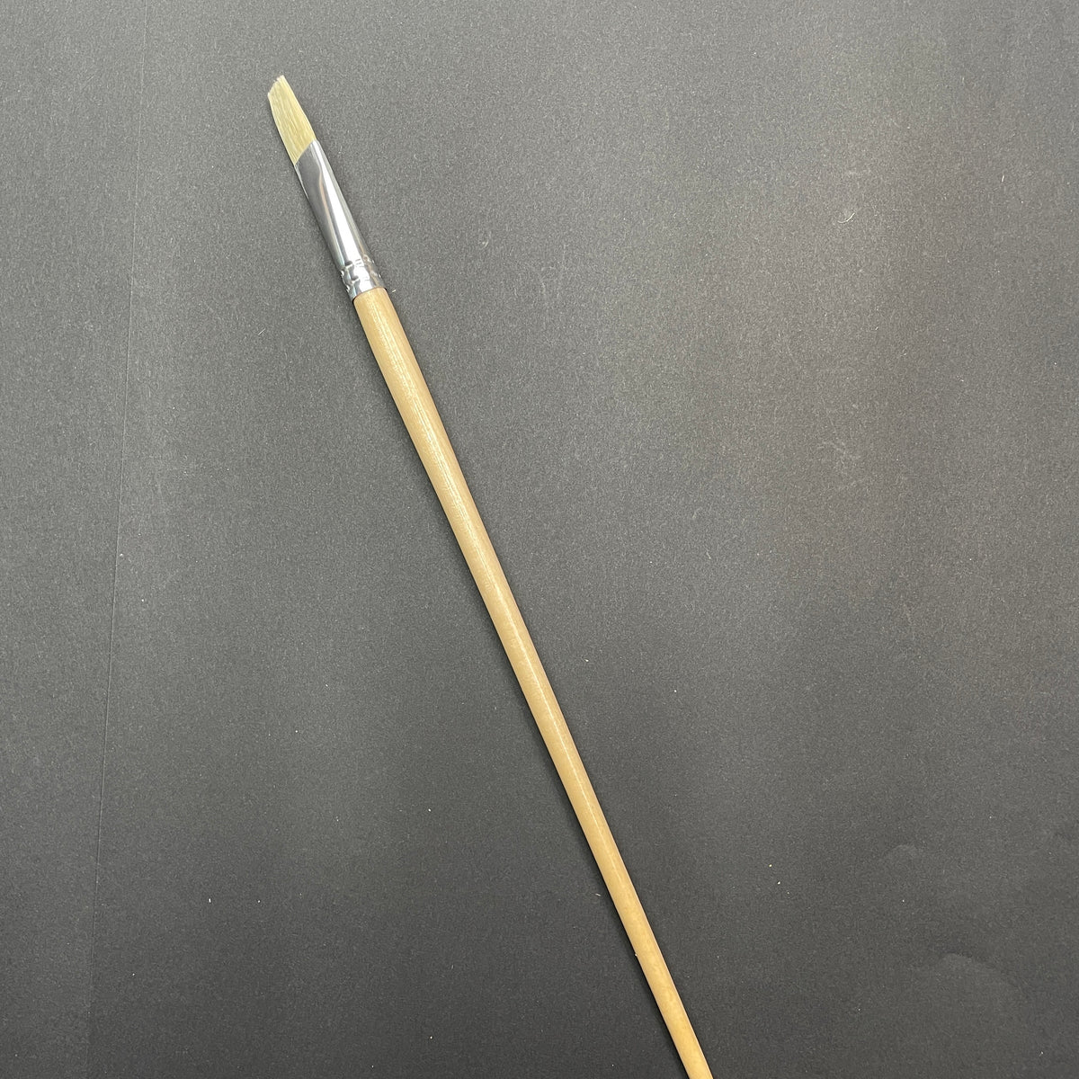 Brosse répulsive avec les poils synthétiques jaunes