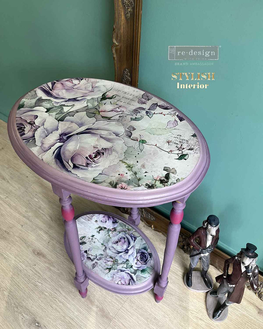 Decoupage Papier mit Blumen auf einem TIschchen