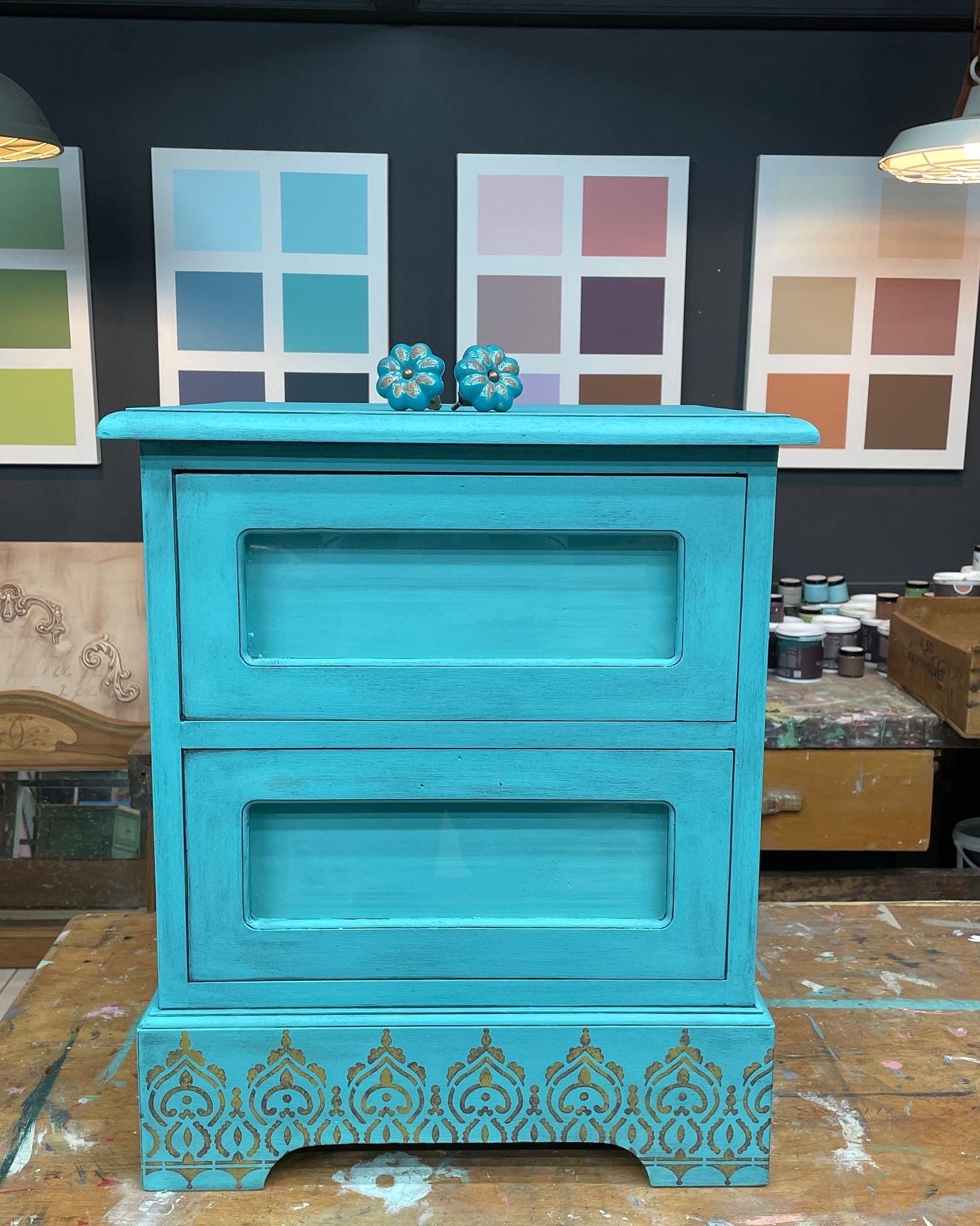 Atelier "Concevoir des meubles avec de la peinture à la craie jaune et de la cire" à Riegel