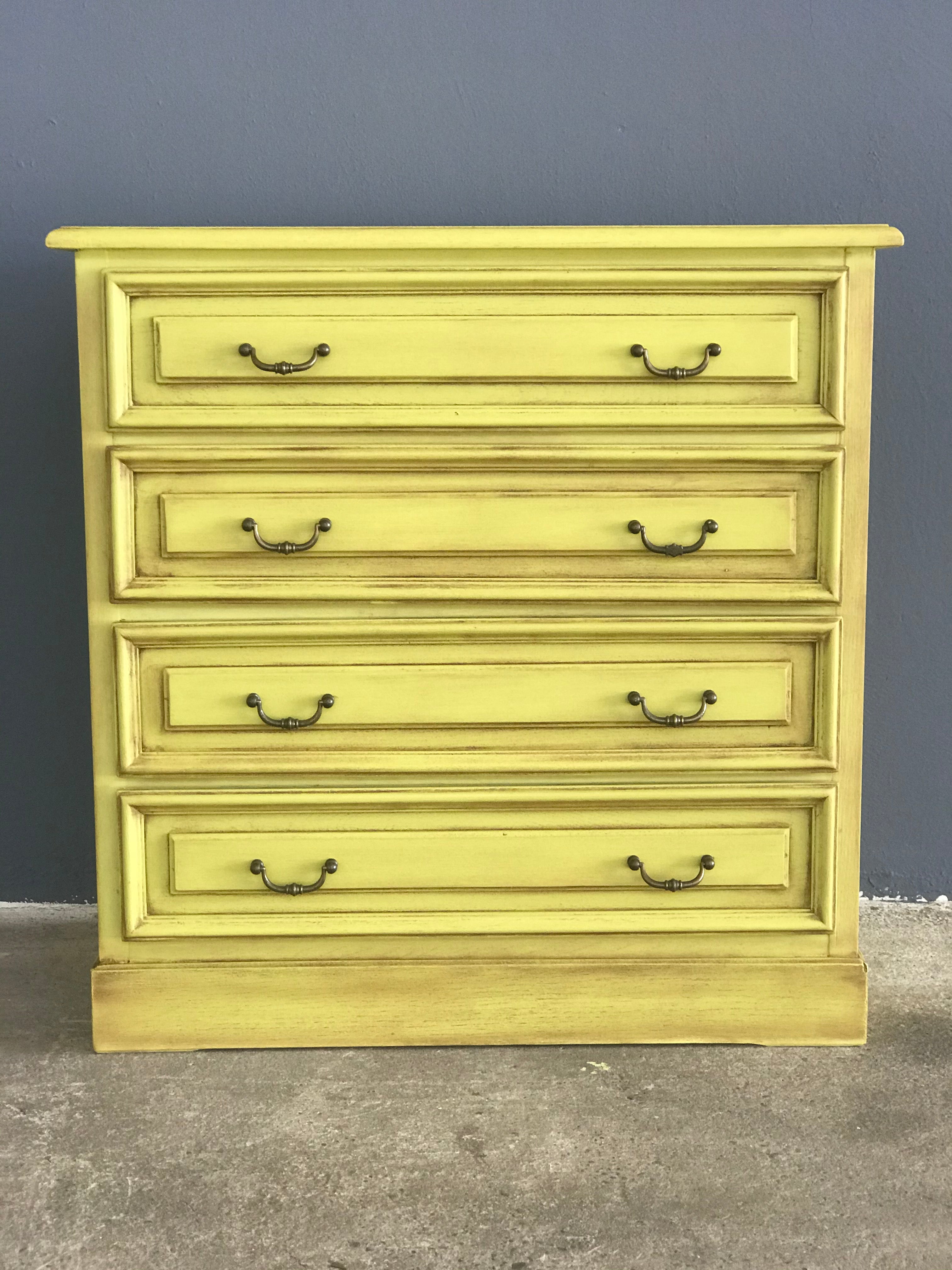 Atelier "Concevoir des meubles avec de la peinture à la craie jaune et de la cire" à Riegel