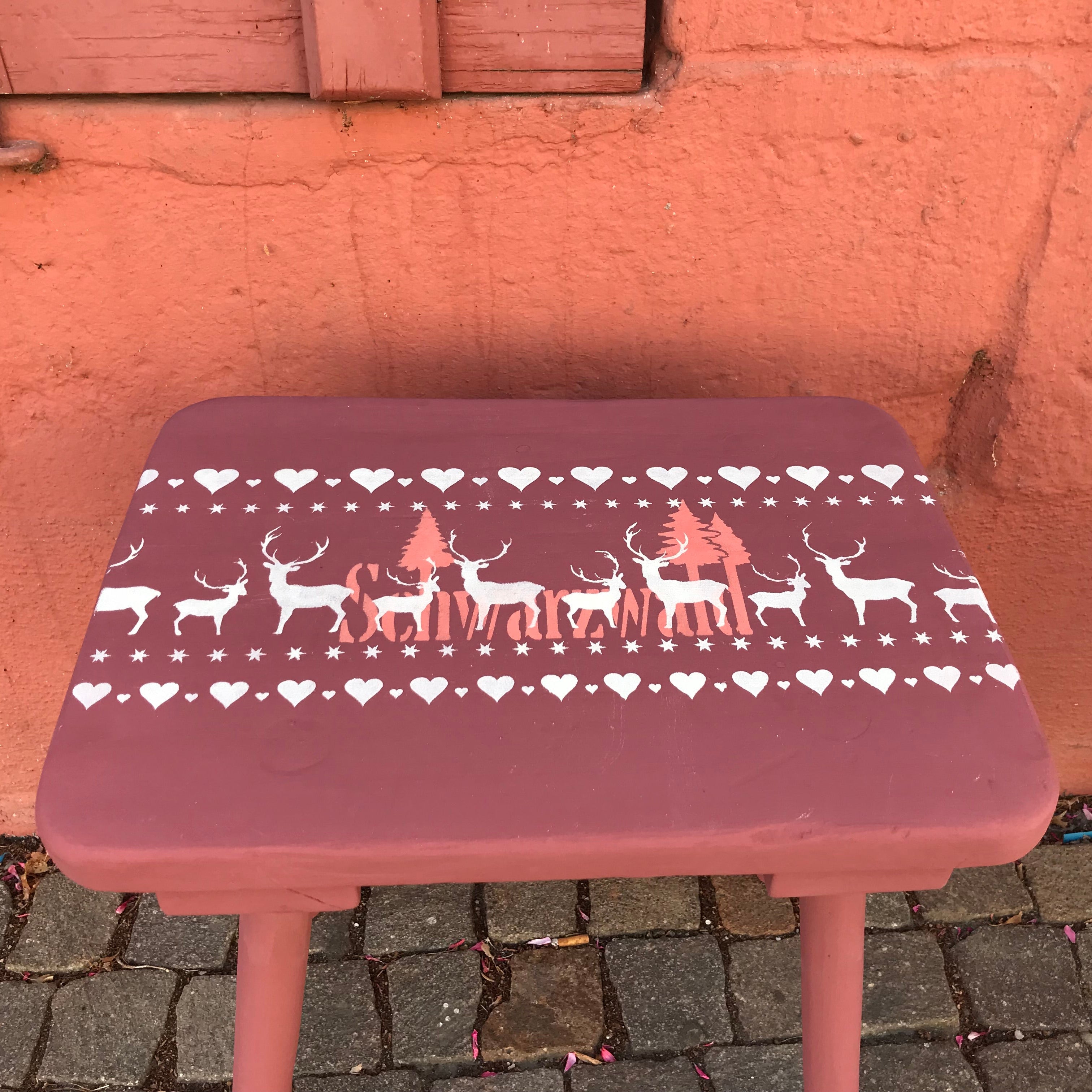 peinture à la craie yellowchair no. 245 / deux quatre cinq / rouge suédois