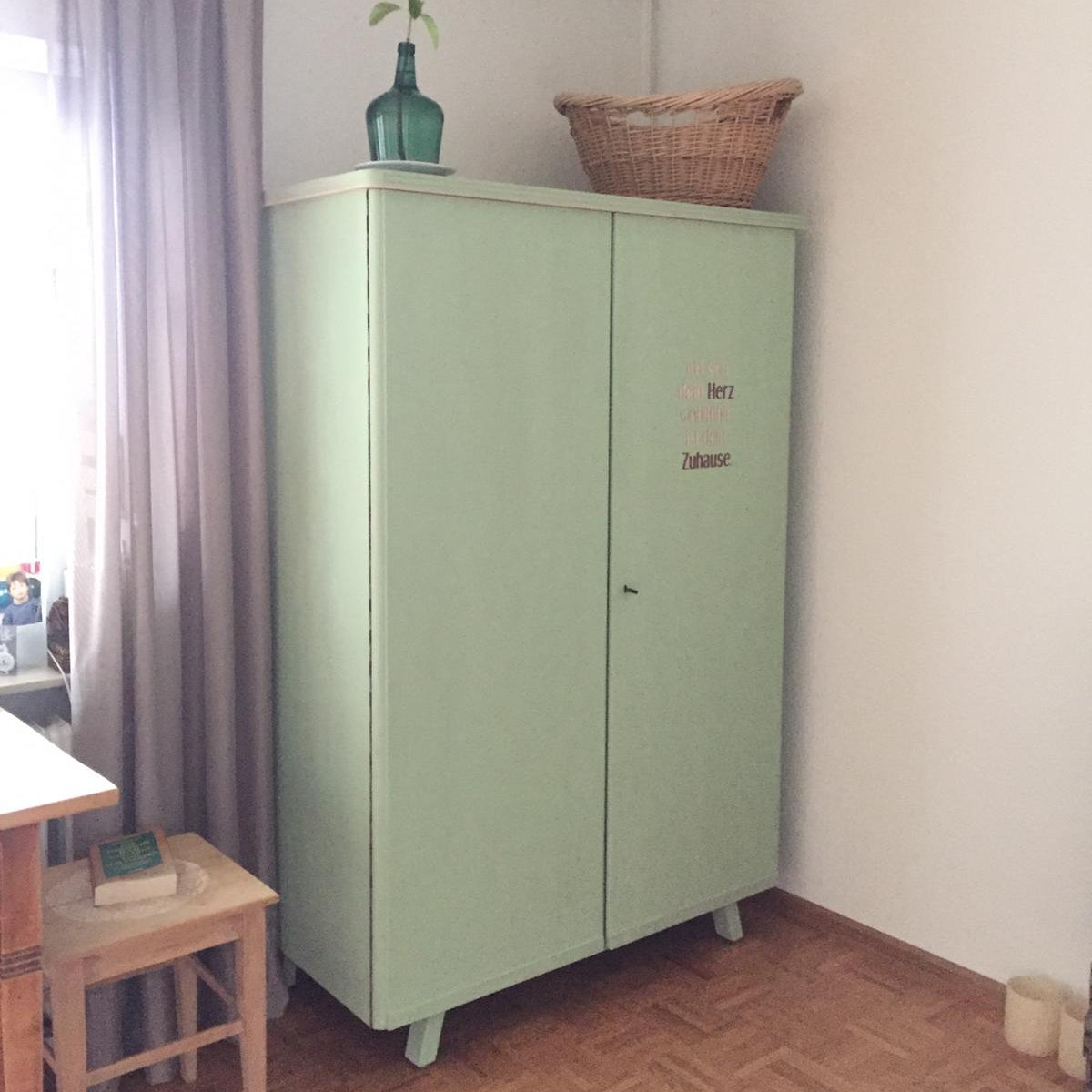 yellowchair chalk paint no. 121 / one two one / sage green