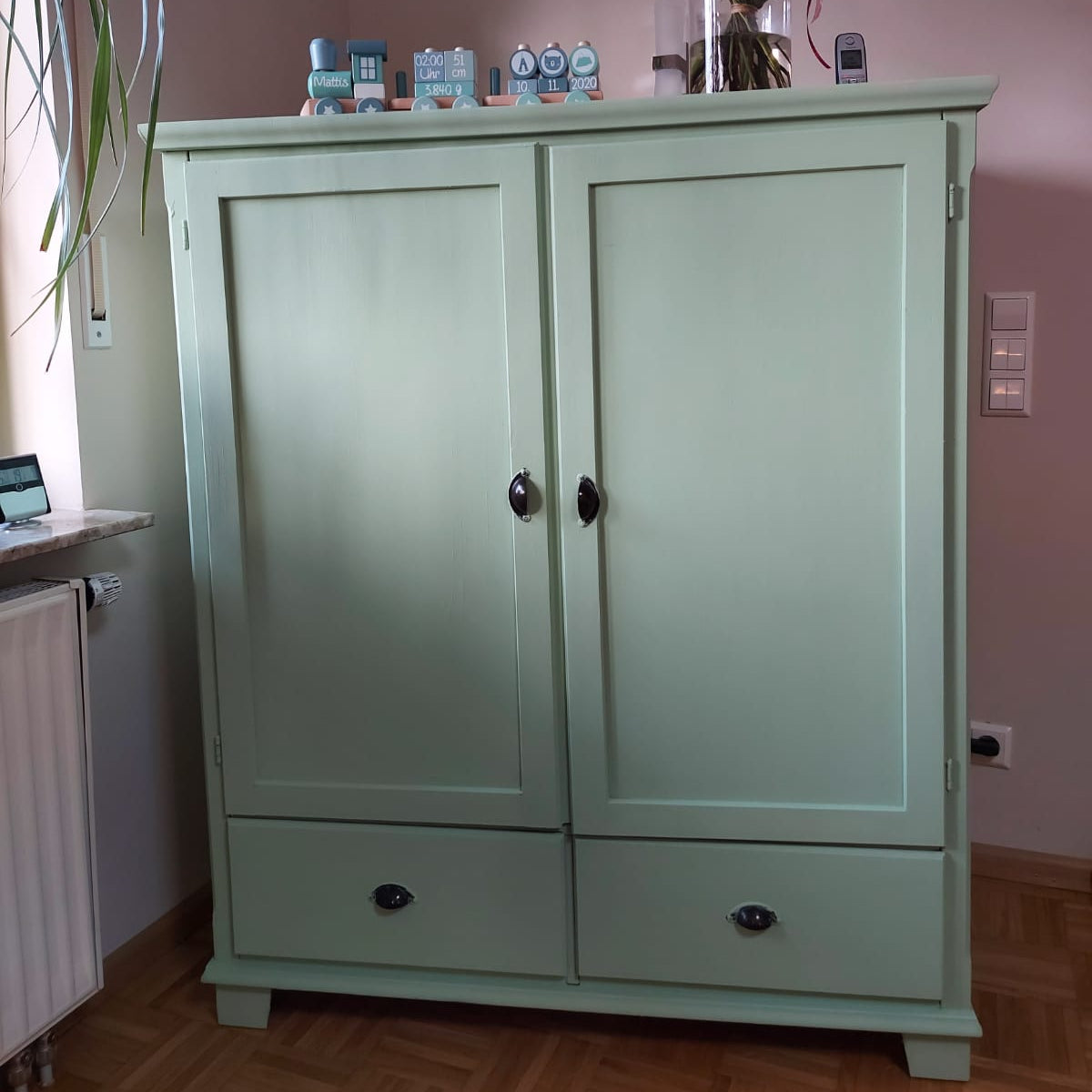 yellowchair chalk paint no. 121 / one two one / sage green